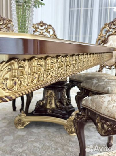 Стол обеденный. В наличии