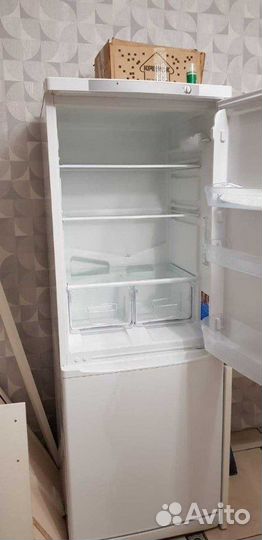 Холодильник Индезит. Двухкамерный