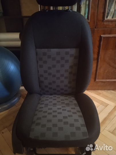 Передние сиденье