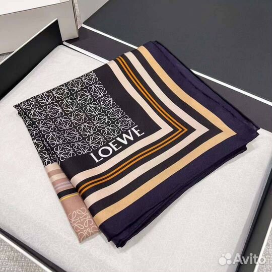 Платок loewe шелк твил 90см