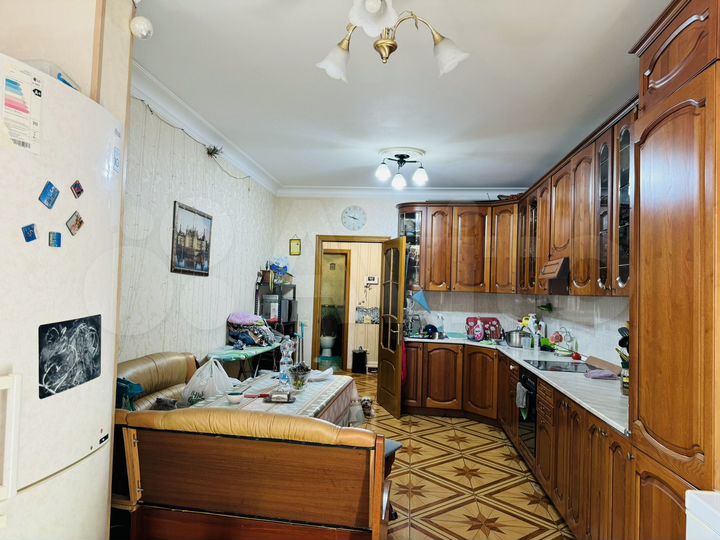 3-к. квартира, 109 м², 8/17 эт.