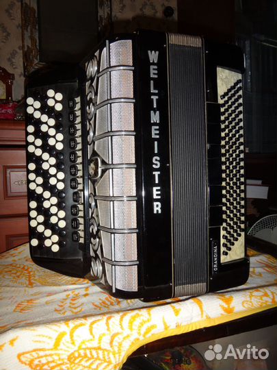 Баян пятирядный Weltmeister Grandina