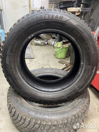 Goodyear UltraGrip Arctic 2 215/60 R16