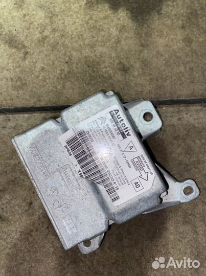 Блок управления SRS на Citroen C5, X7, 08-14 г