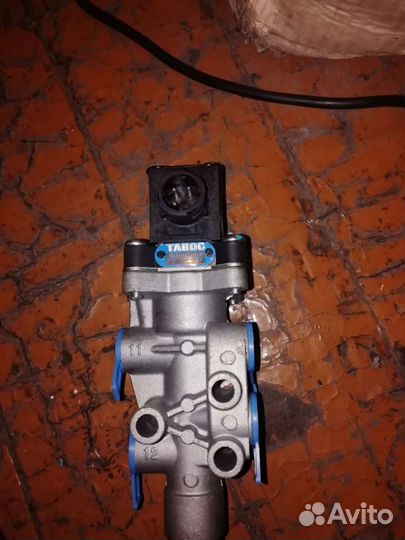 Клапан упр.подъемной оси