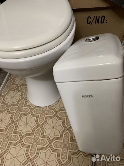 Унитаз и бачок для унитаза фирмы 