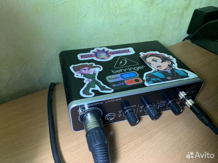 Внешняя звуковая карта behringer umc22