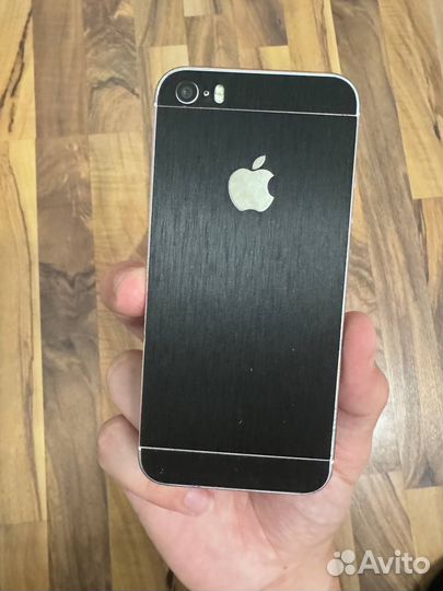 iPhone SE, 32 ГБ