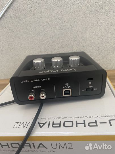 Звуковая карта behringer um2