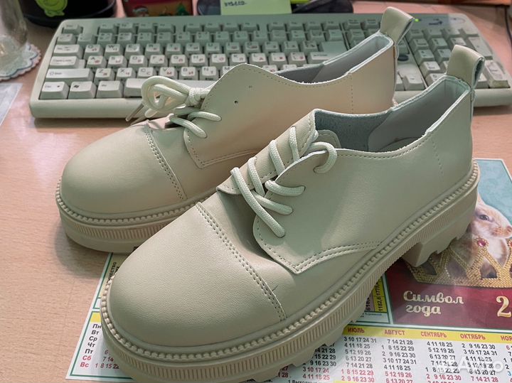 Лоферы женские