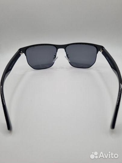 Солнцезащитные очки Prada