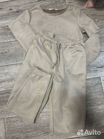 Костюм женский спортивный