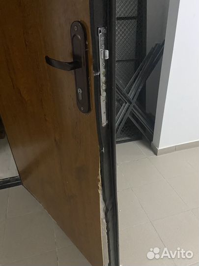 Входная железная дверь