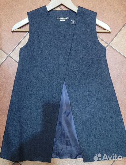 Школьный серый удлиненный жилет для девочки