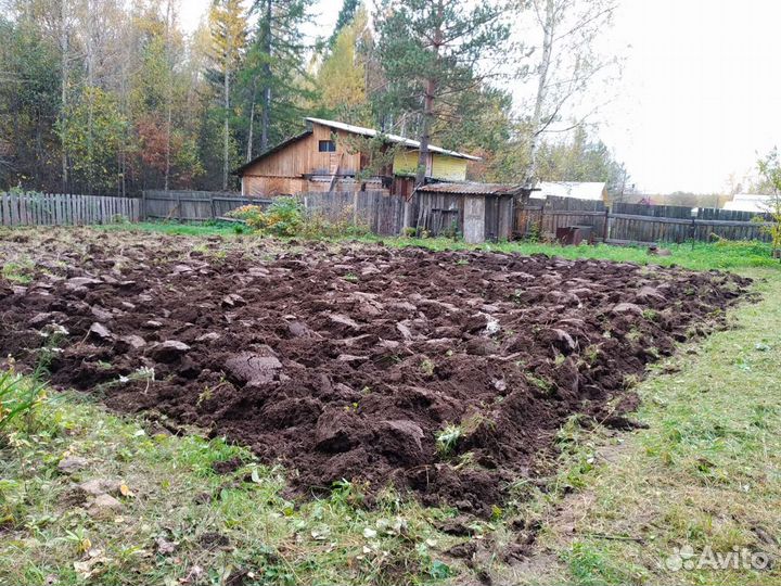 Осенняя вспашка земли плугом