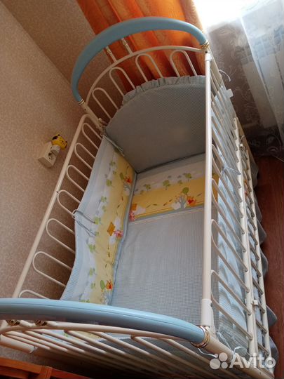 Детская кроватка