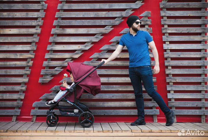 Лёгкая коляска с перекидной ручкой