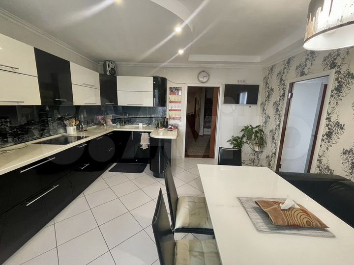 3-к. квартира, 112,9 м², 11/17 эт.