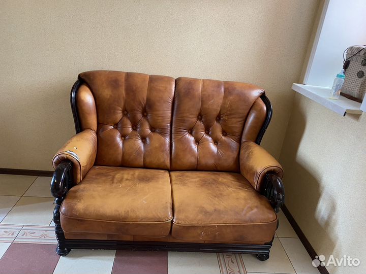 Кожаный диван бу