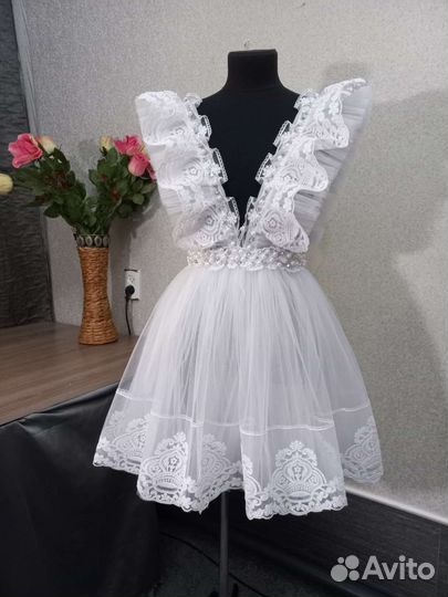 Школьный кружевной фартук с жемчужинами