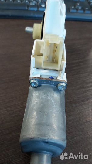 Моторчик стеклоподъемника передний правый Mercedes