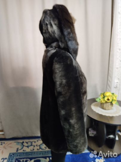 Шуба мутоновая с капюшоном размер 50 52