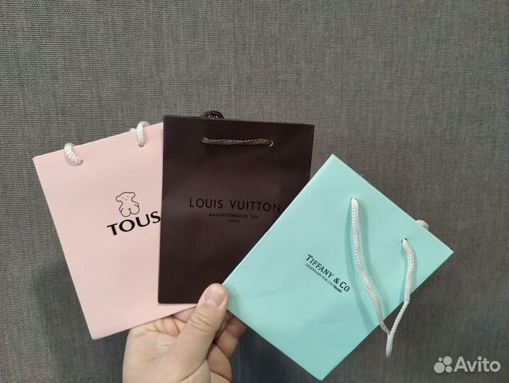 Пакеты и коробки tiffany, lv, Tous