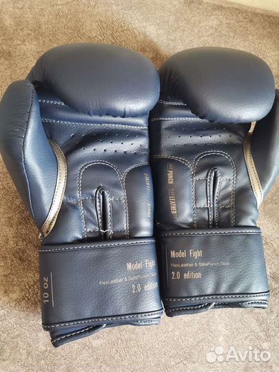 Боксерские перчатки