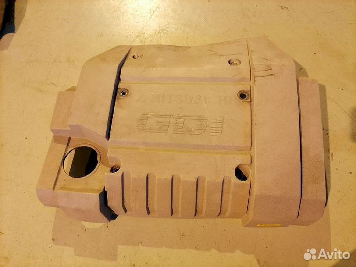 Декоративная крышка двс Mitsubishi Chariot Grandis