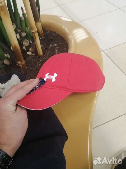 Бейсболка under красная
