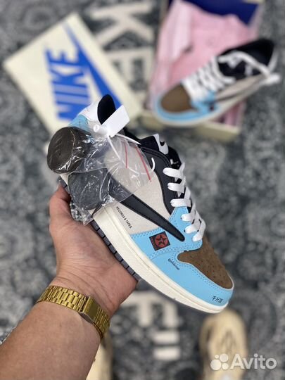 Air Jordan 1 retro low x travis scott