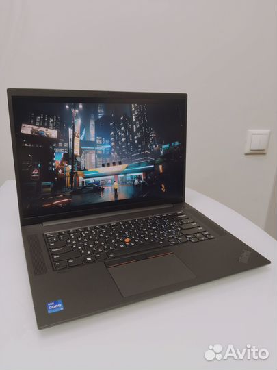 Lenovo Thinkpad P1 gen.6 (13700H, RTX 2000, 2.5K)