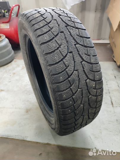 Hankook Winter I'Pike 215/60 R17 96T