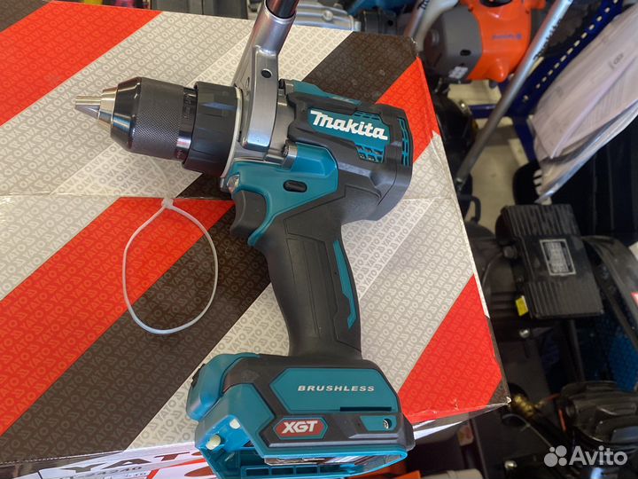 Аккумуляторная дрель makita df001G 40 вольт