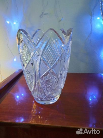 Ваза для цветов хрустальная, невысокая