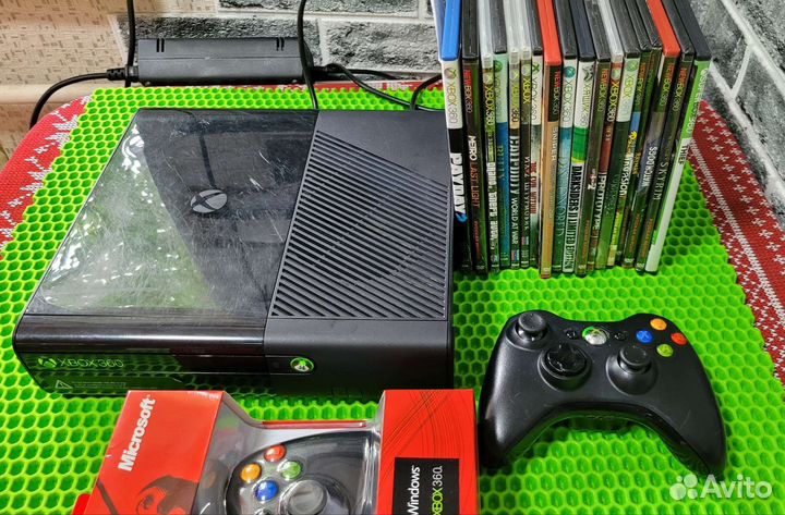 Xbox 360 E 250gb freeboot RGH3.0+LT3.0+2джостика