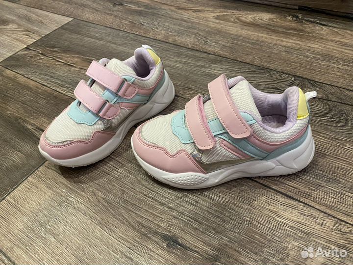 Кроссовки для девочки 28 размер