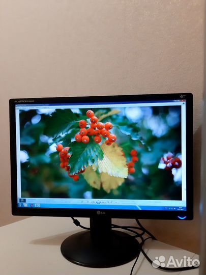 Монитор LG Flatron 22'