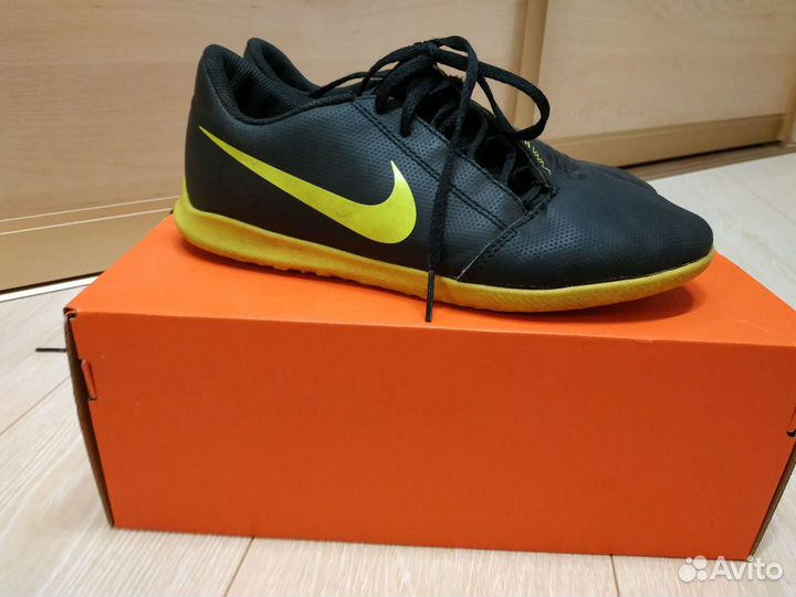 Футбольные бутсы Nike