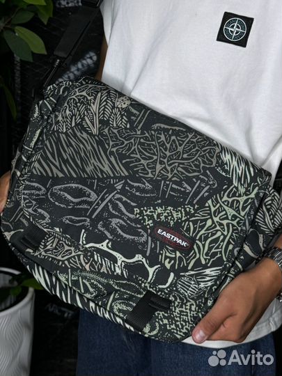 Сумка мессенджер eastpak jr на плечо