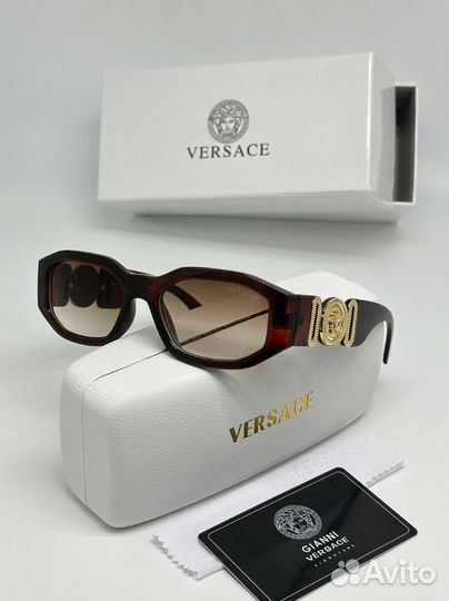 Солнцезащитные очки versace