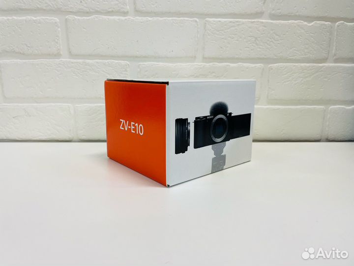 Sony ZV-E10 Body Black/White