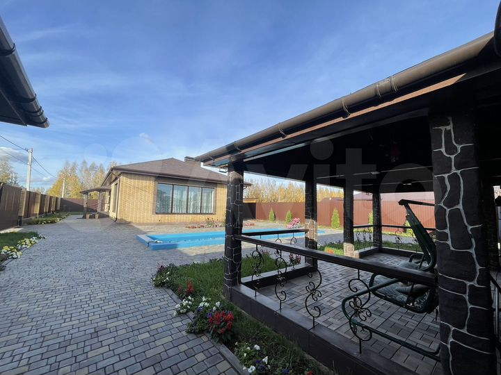 Коттедж 205 м² на участке 8 сот.