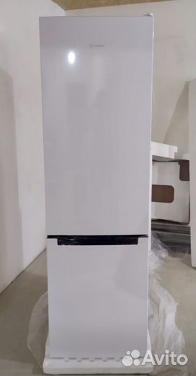 Холодильник Indesit DS 4200W (200см) Новый