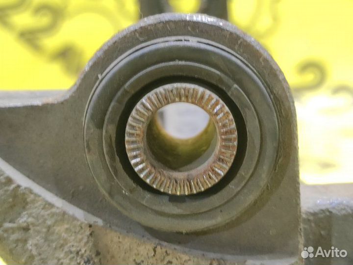 Цапфа (поворотный кулак) задняя левая Toyota