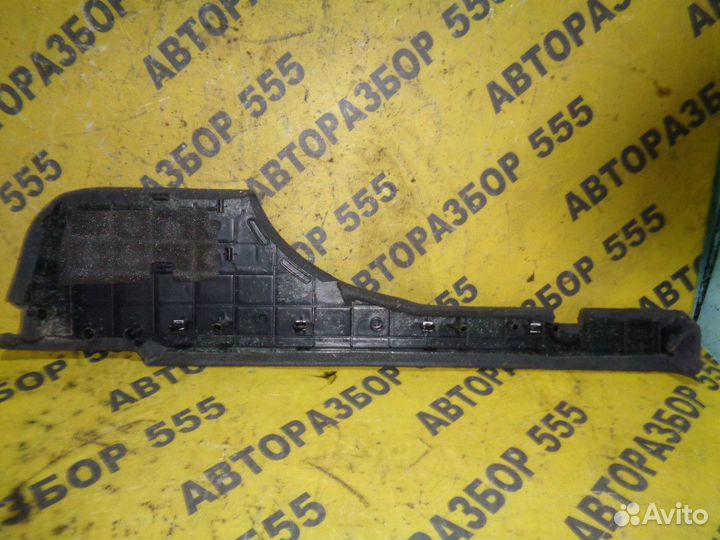 Обшивка багажника правая Kia Sorento 2006-2011