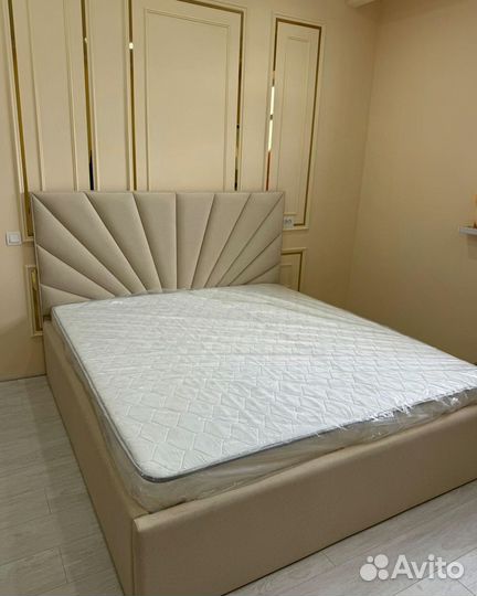 Кровать с изголовьем