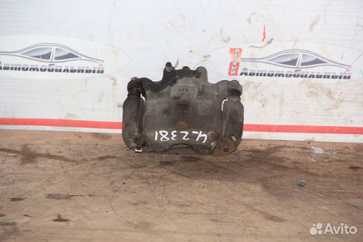 Суппорт перед право c Nissan Skyline V35 VQ25DD