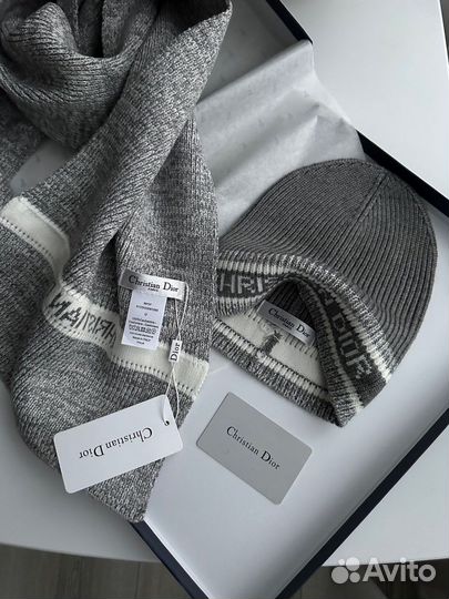 Комплект Cristian Dior шапка и шарф