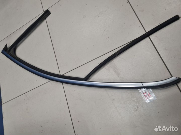 Уплотнитель стекла передней левой двери Peugeot 50
